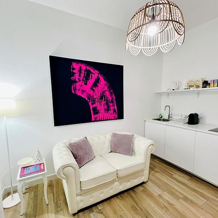 Bellhome 3 - Elegante Appartamento Nel Centro Di Бари Екстериор снимка