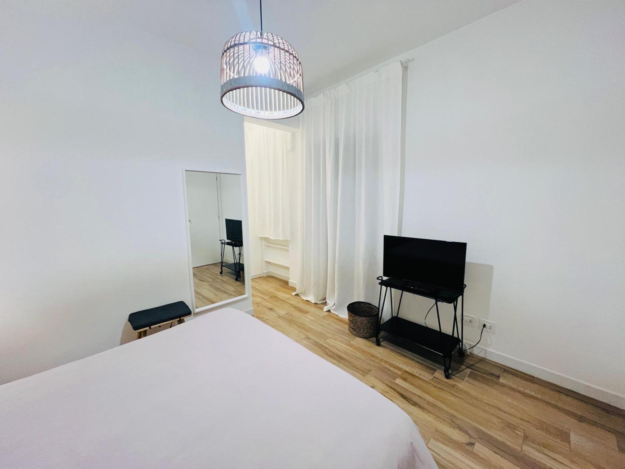 Bellhome 3 - Elegante Appartamento Nel Centro Di Бари Екстериор снимка