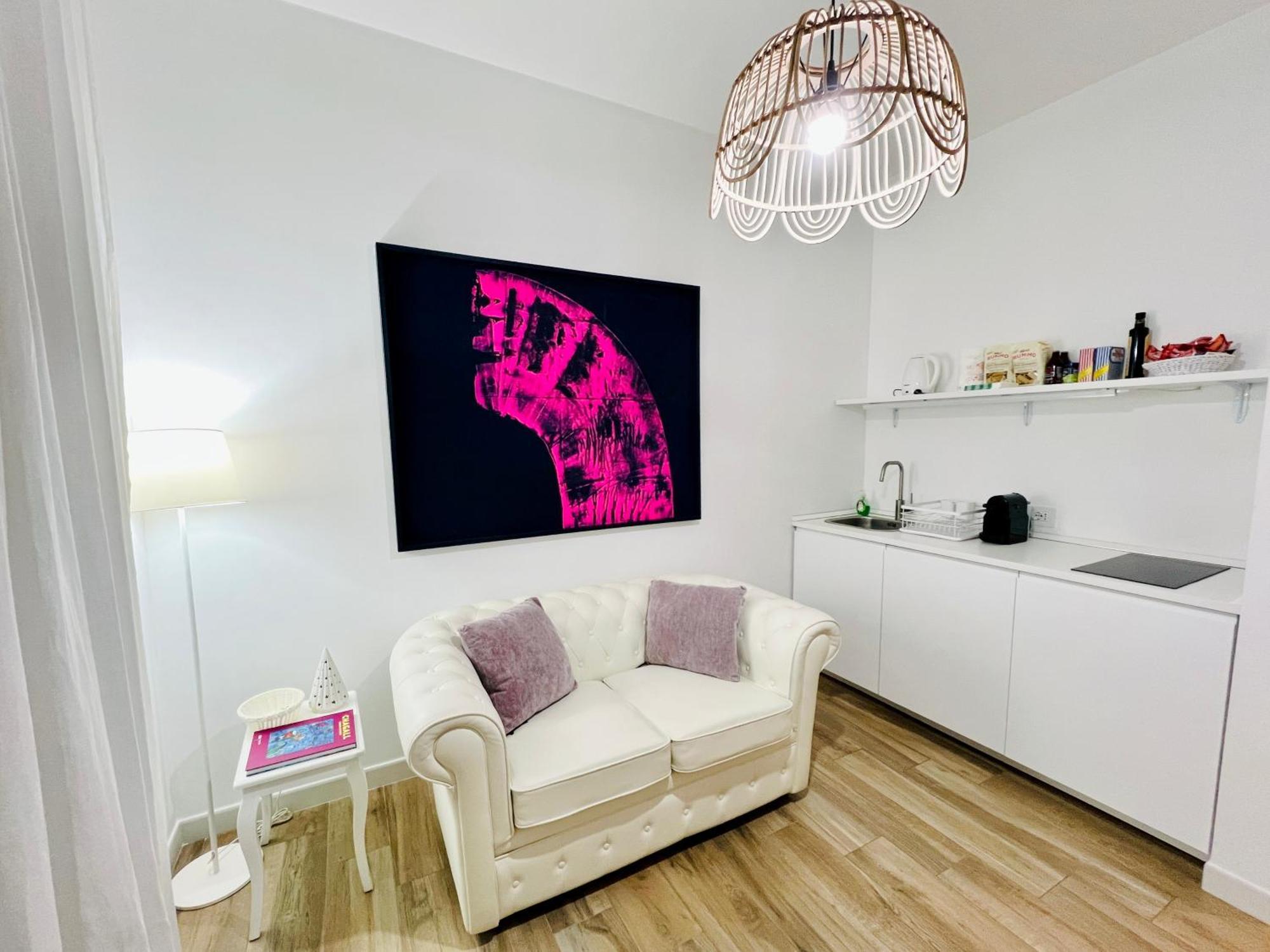 Bellhome 3 - Elegante Appartamento Nel Centro Di Бари Екстериор снимка