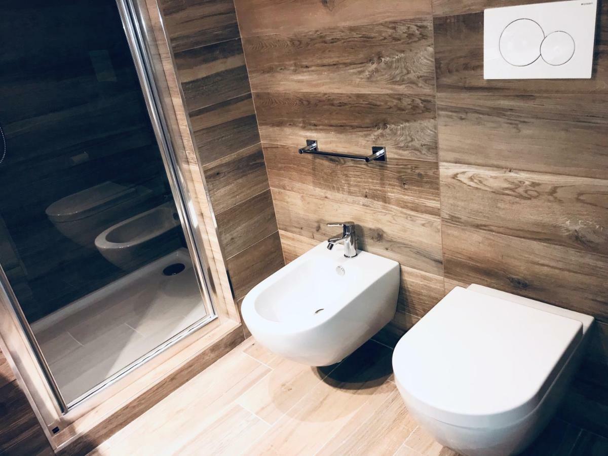 Bellhome 3 - Elegante Appartamento Nel Centro Di Бари Екстериор снимка