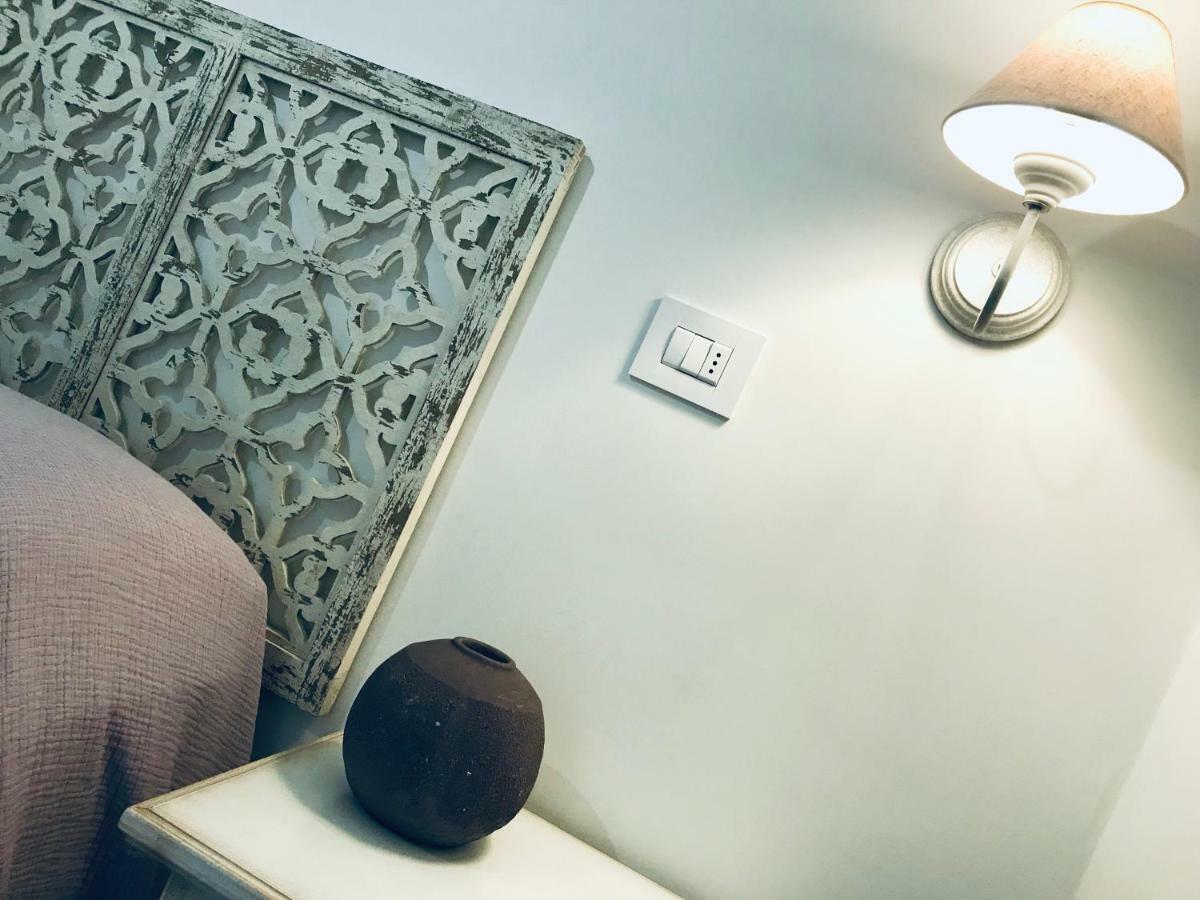 Bellhome 3 - Elegante Appartamento Nel Centro Di Бари Екстериор снимка