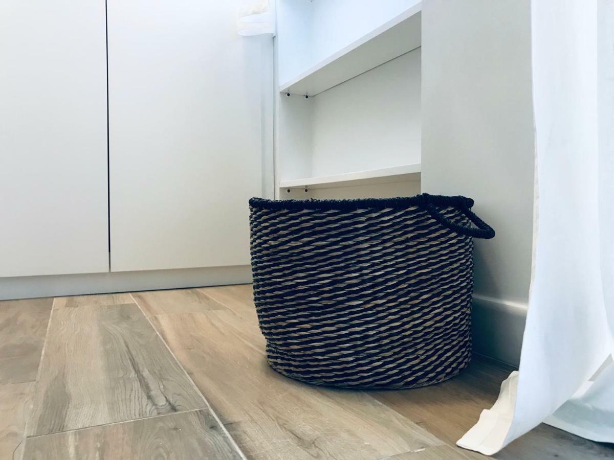 Bellhome 3 - Elegante Appartamento Nel Centro Di Бари Екстериор снимка