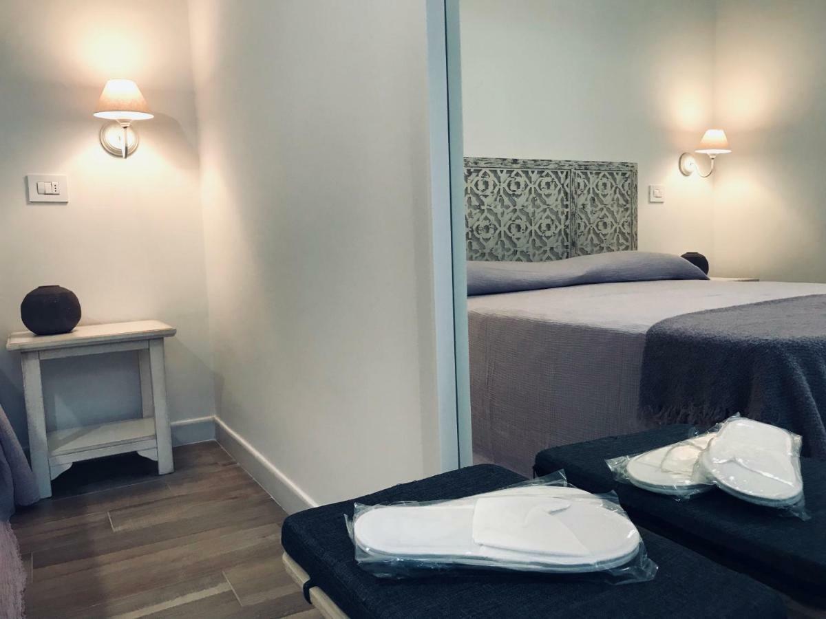 Bellhome 3 - Elegante Appartamento Nel Centro Di Бари Екстериор снимка