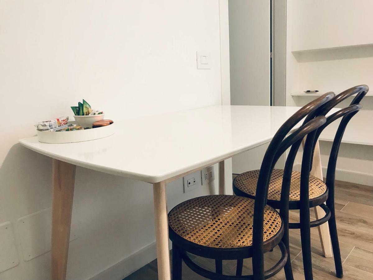 Bellhome 3 - Elegante Appartamento Nel Centro Di Бари Екстериор снимка